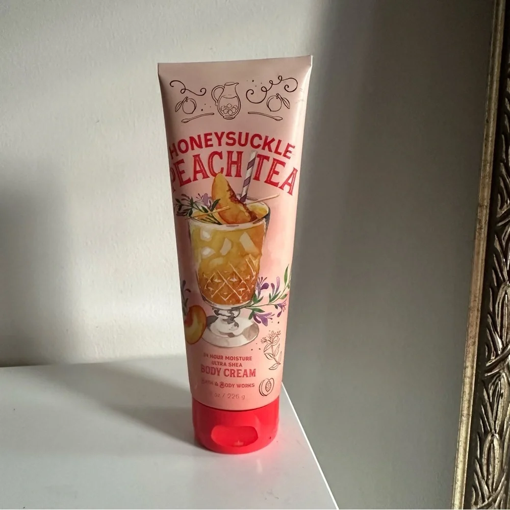 Bath and Bodyworks Honeysuckle Peach Tea Body‎ Cream